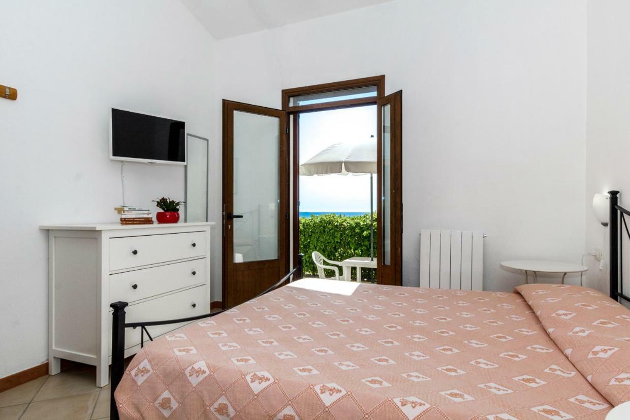 Mare Lughente Bed & Breakfast С'Аркиту Кулиери Екстериор снимка
