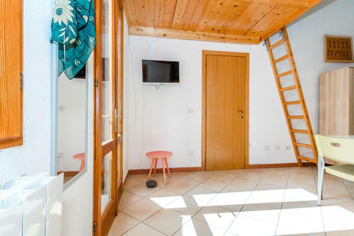 Mare Lughente Bed & Breakfast С'Аркиту Кулиери Екстериор снимка