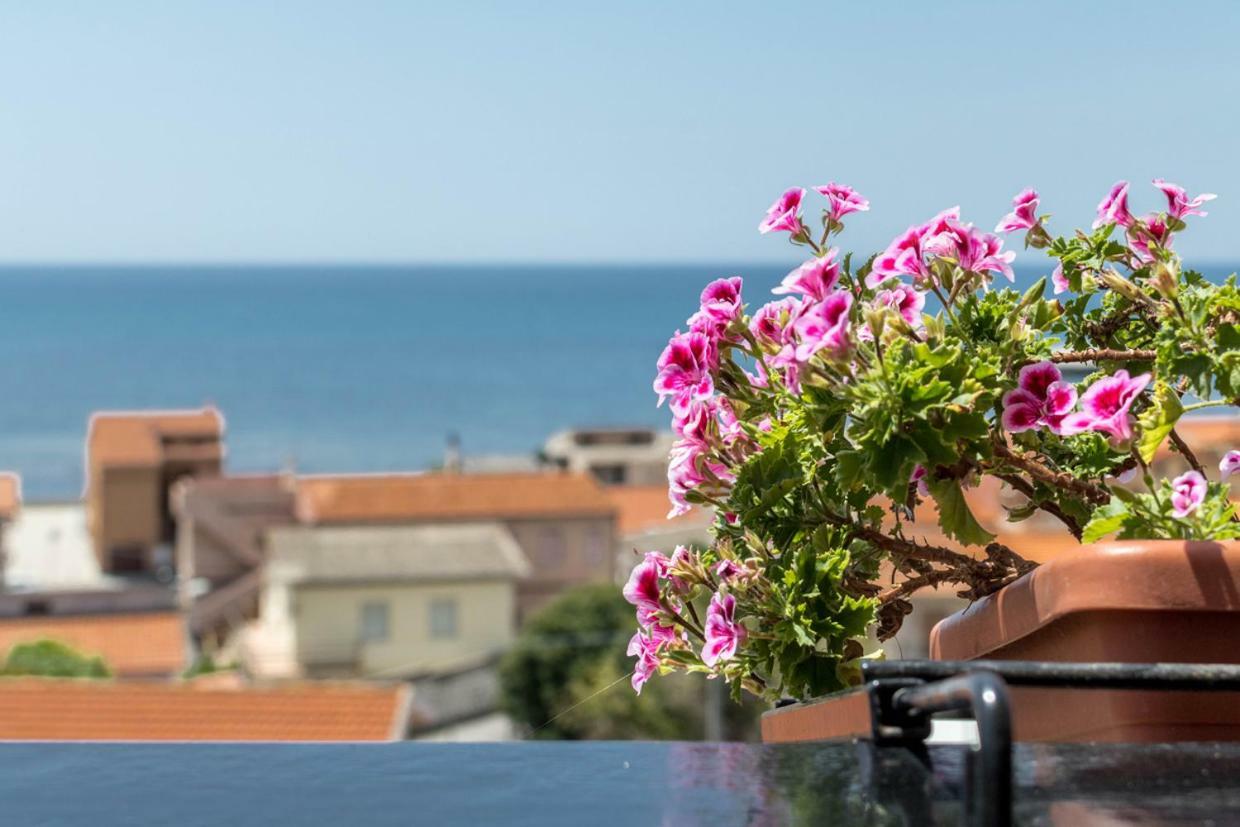 Mare Lughente Bed & Breakfast С'Аркиту Кулиери Екстериор снимка