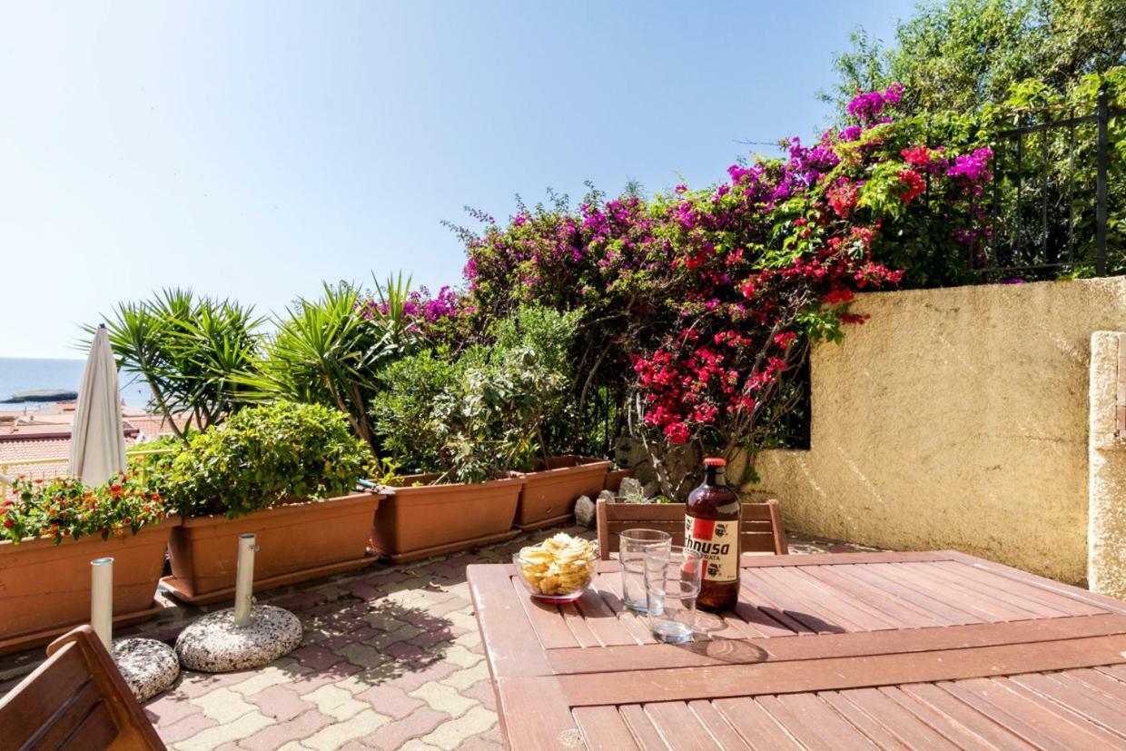Mare Lughente Bed & Breakfast С'Аркиту Кулиери Екстериор снимка